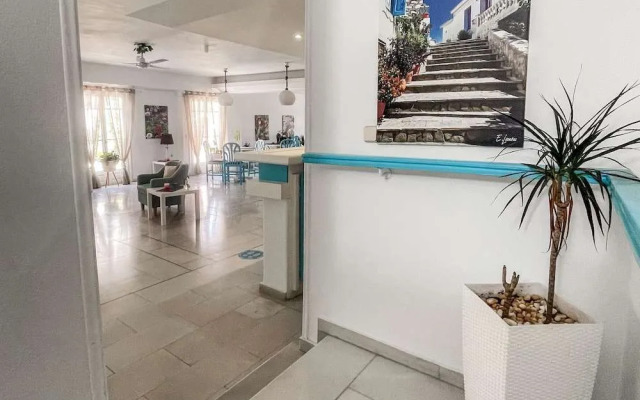 Stratos Hotel