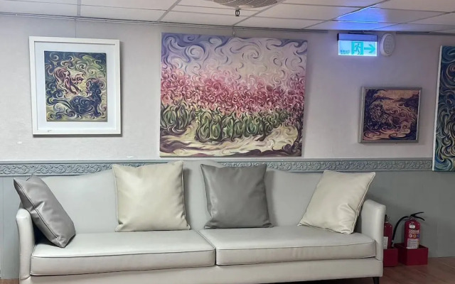 Arthome Hotel