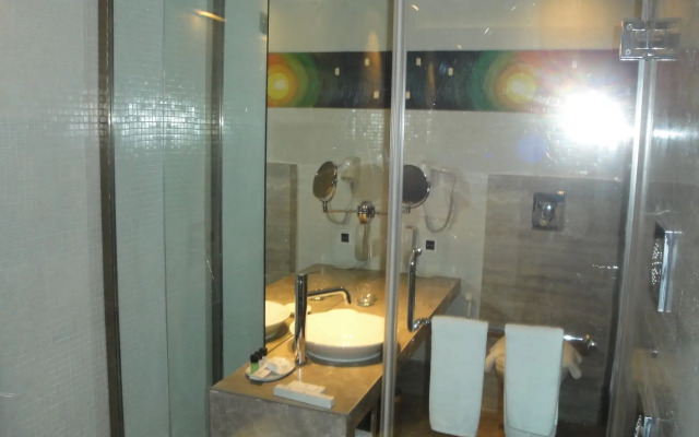 Maya Hotel