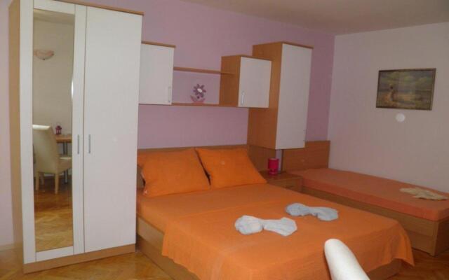 Vese - 200 m from beach - SA1(2+1)