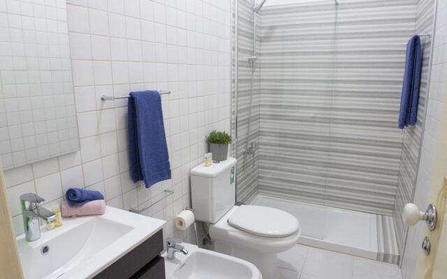 LV Premier Baixa CR2 Lift AC Center Balcony