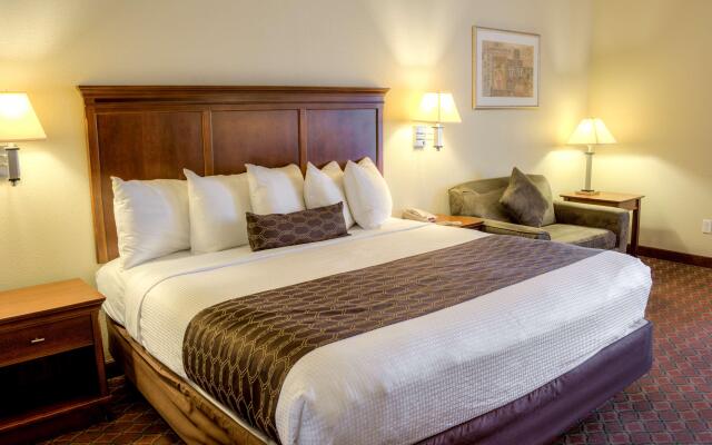 Best Western Plus MidAmerica Hotel