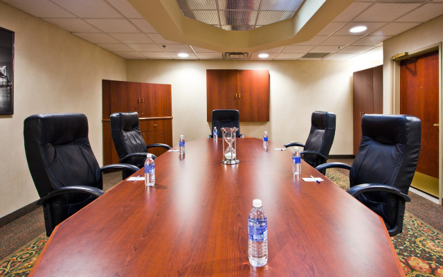 Holiday Inn Express & Suites Waterford