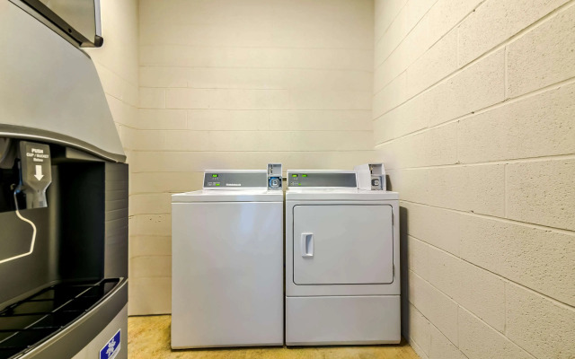 Motel 6 Commerce, GA