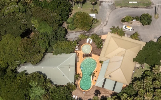 Tiona Palms Holiday Park