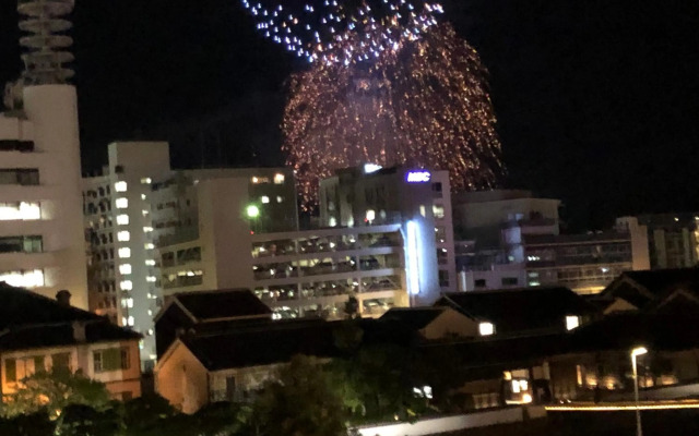 Almas Guest House - Hostel