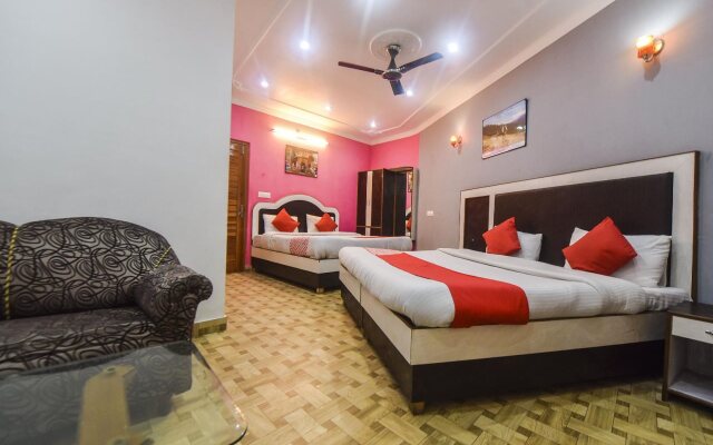 OYO 4751 Hotel Akashdeep