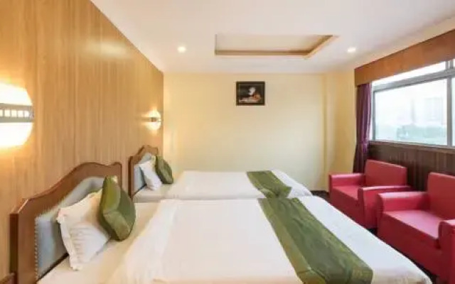 OYO 794 Hotel East Palace