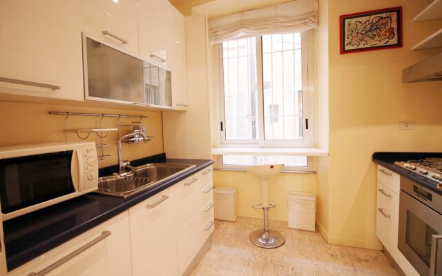 Prestigious Family Apt near St. Peter