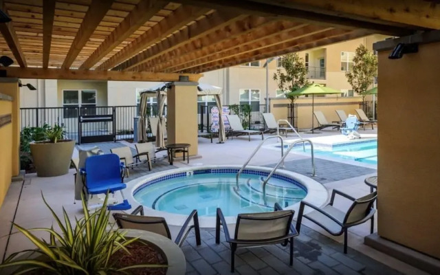 Global Luxury Suites Foster City