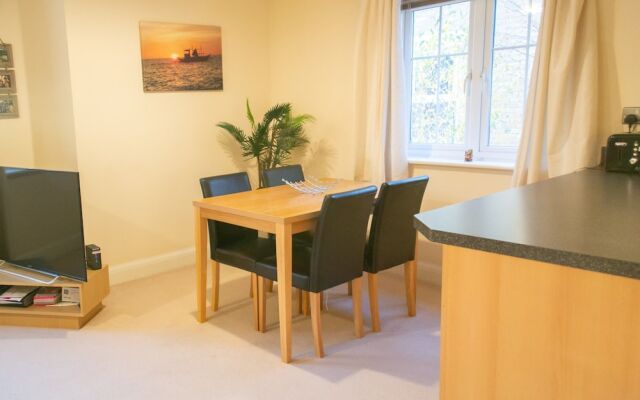 Bright 2 Bedroom Flat With Parking in Oxford