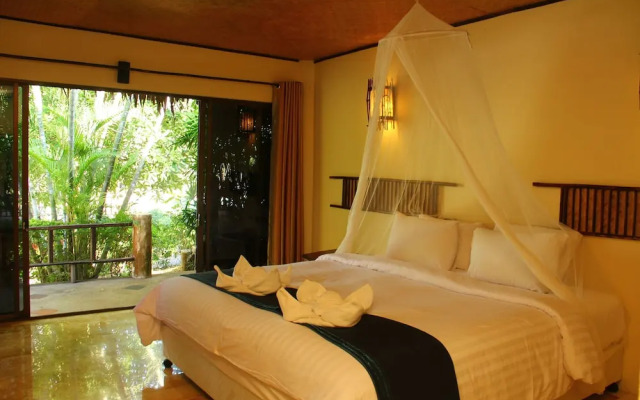 The Hub Erawan Resort