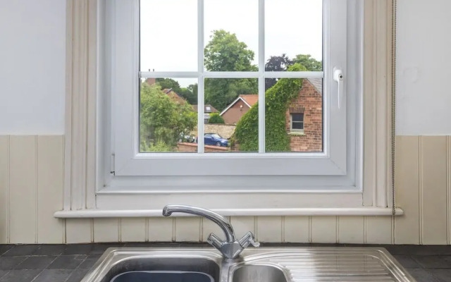 The Lincoln Book Inn