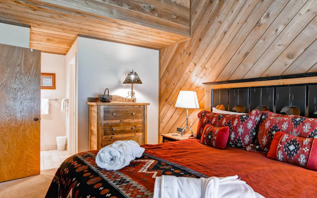 Ridgepoint Townhomes by East West Hospitality