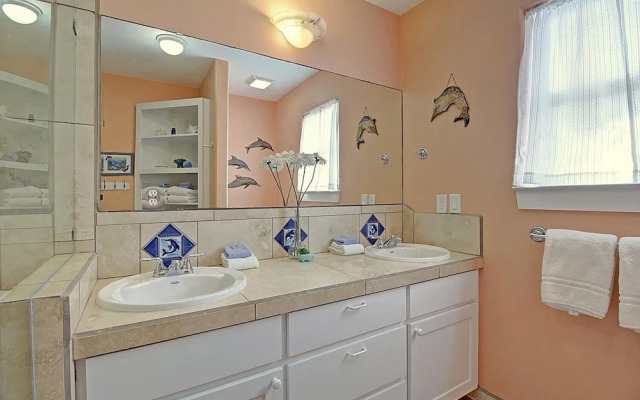 Spacious & Pet Friendly + Game Room Sleeps 10