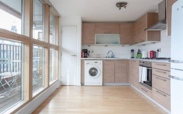 Spacious 2 Bedroom Canal Side Apartment with Balcony