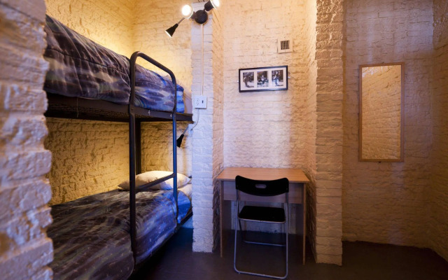Saintlo Ottawa Jail Hostel