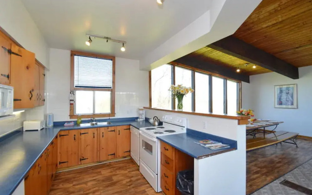 6 Bed Blue Mountain Rental with Hot Tub