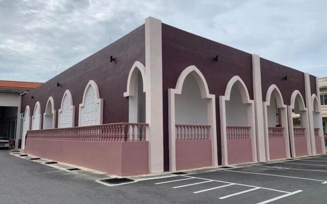 Cafe & Capital O 90756 Cara Hulu Hotel