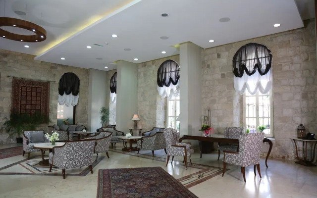 Grand Kadri Hotel