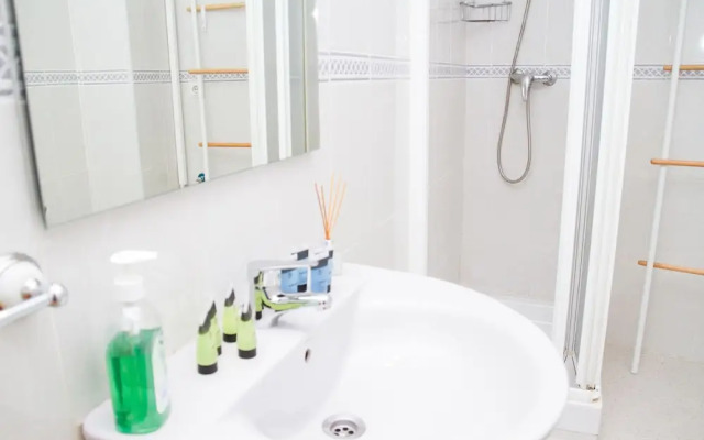 Spacious and Bright Apartment by La RecepciÃ³n