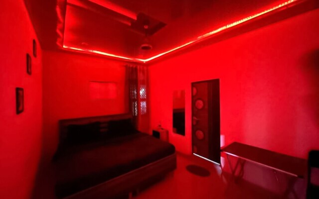 Roomshala 021 Hotel Joyous Inn