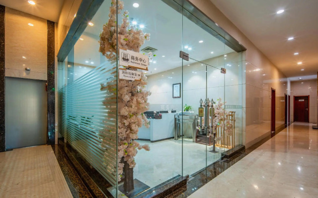 New Land Hotel