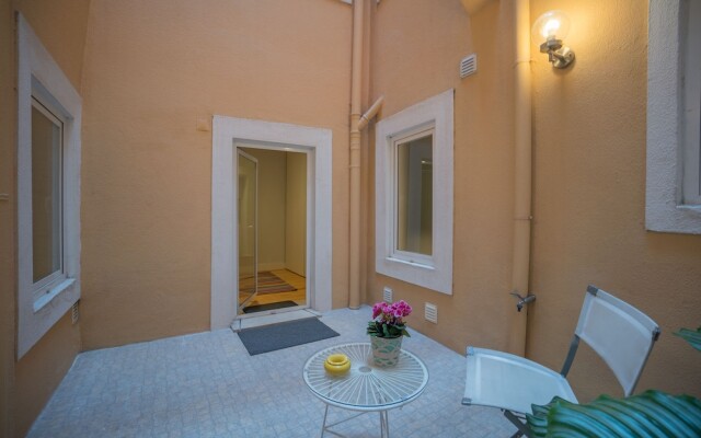 Elegant & Cozy Apartment