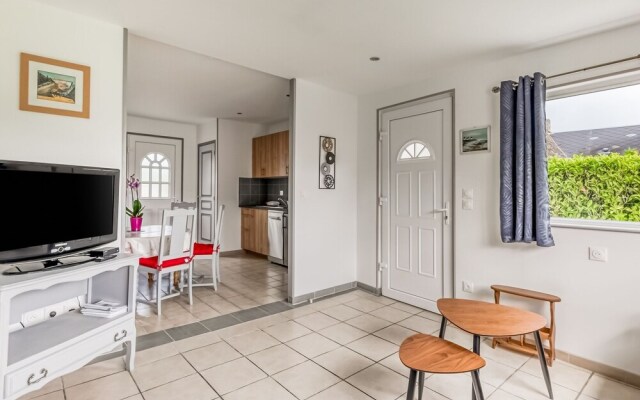 Quaint Holiday Home in Tracy sur Mer near Seabeach