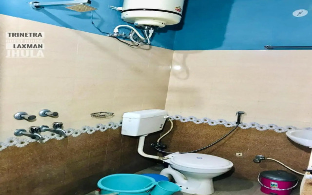 OYO Home 84603 Trinetra Guest House