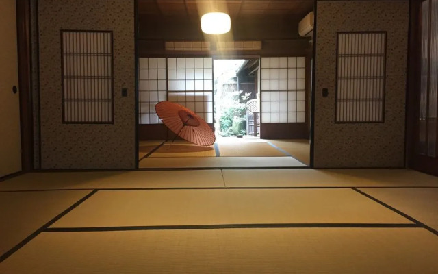 Oil Street Guest House and Space