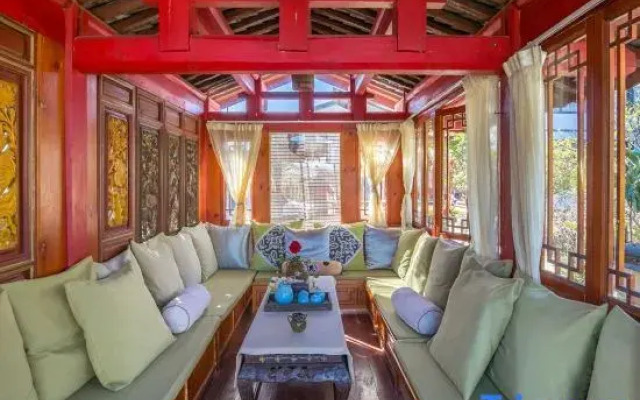 Yixing Thatched Cottage Inn (Lijiang Old Town Dashuiche Branch)