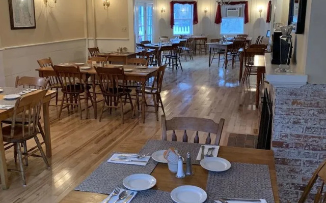 Lovett's Inn and Restaurant