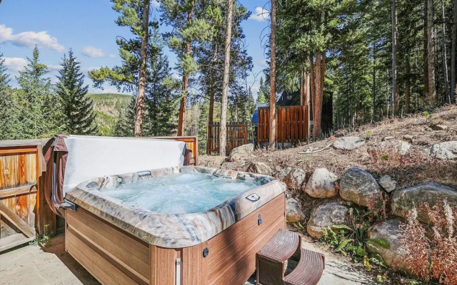 High Point Lodge 5 Bedroom Home by RedAwning