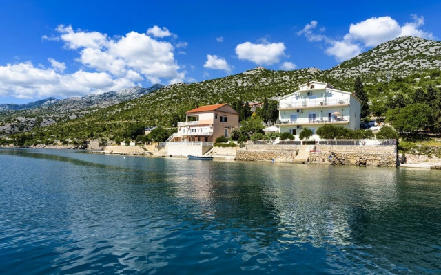 Toma - 5m From the sea With Parking - SA3