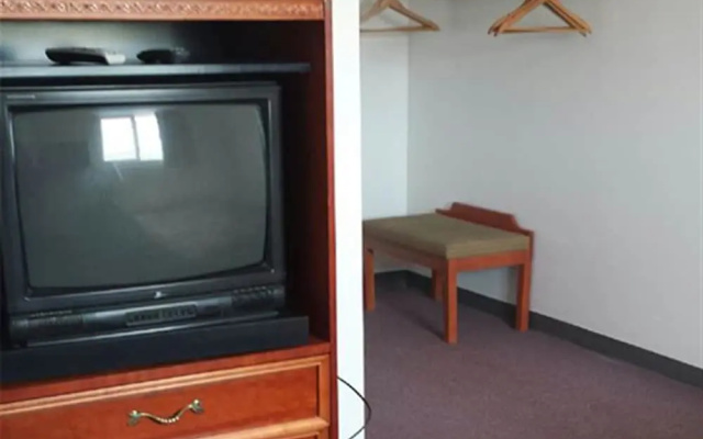 Lake Stop Resort - Caravan Park