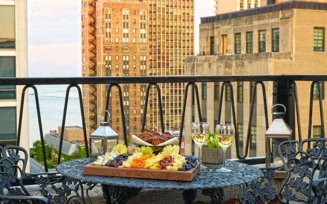 The Chicago Hotel Collection Ambassador Gold Coast