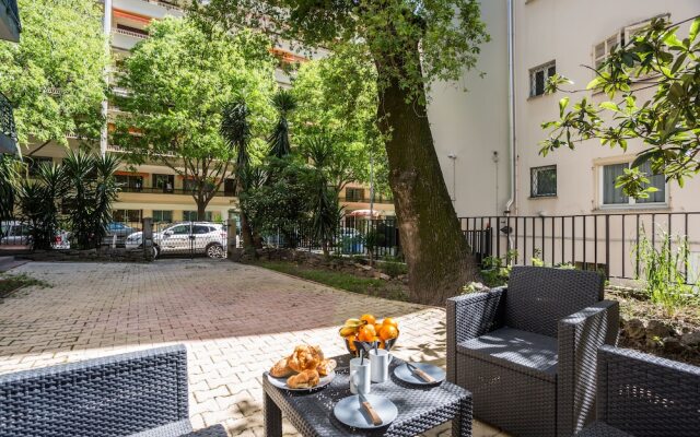 2 BDRM flat with 260m2 garden-Congress/Beaches by Weekome