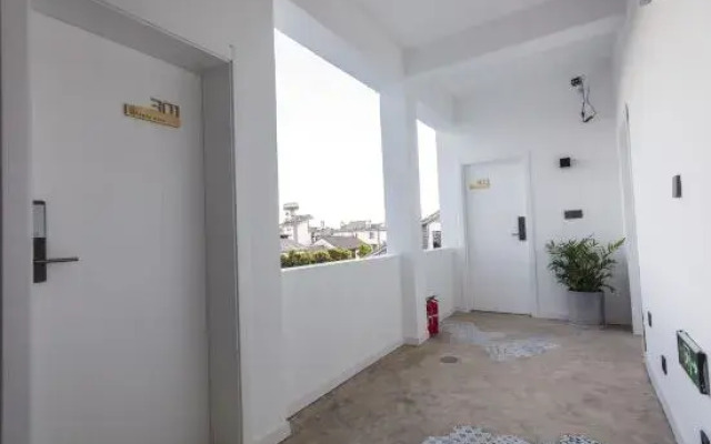 Mubai Light Luxury Hostel