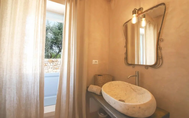 TD Lamiamola Stylish Trulli Lamie With Pool