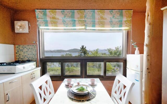 Country House Exclamation Mark & Comma