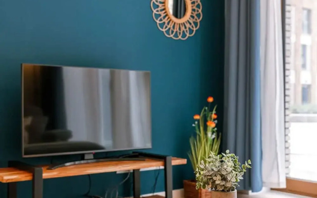 Bright Apartment Near the Beach