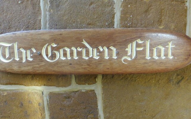 The Garden Flat Tucked Away Close To Amenities