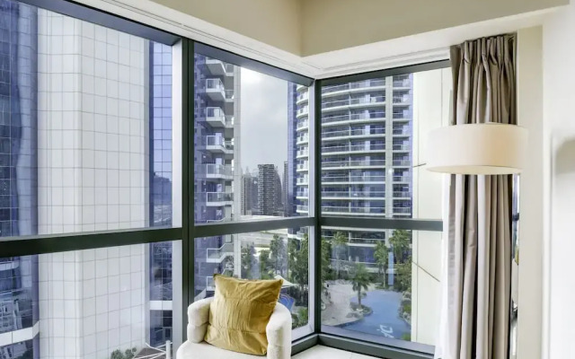 Glamorous 2BR in Damac Paramount Tower
