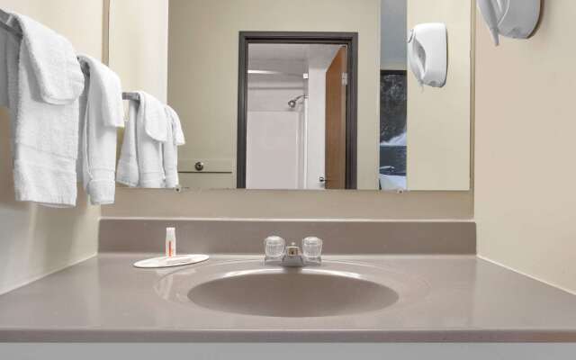 Super 8 by Wyndham Evansville East