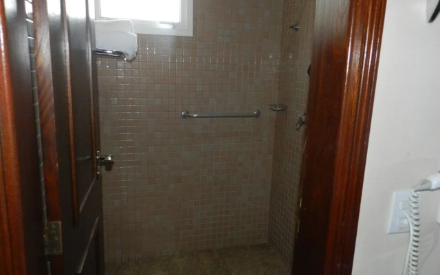Paradise Inn Hotel e Lazer