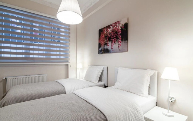 Central and Modern Flat Near Flower Passage