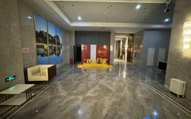 Style · LOFT Designer Cinema Apartment Hotel