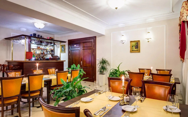 Royal Hotel