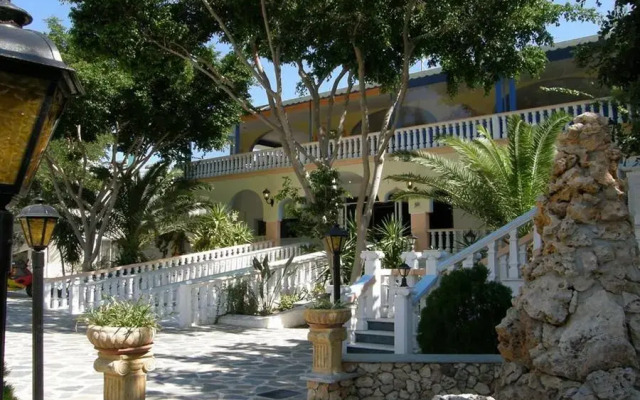 Pefkos Garden